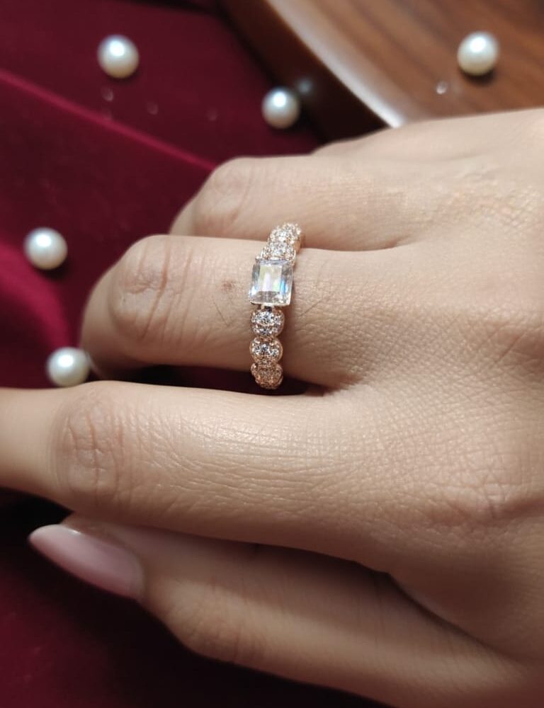 Emerald Glow Ring – 925 Silver (Rose Gold-Plated)