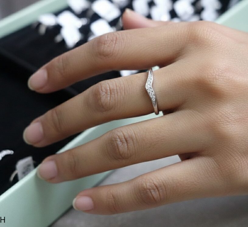 Elegant V-Curve Silver Ring