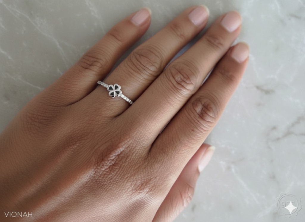 Silver Clover Ring - Image 3