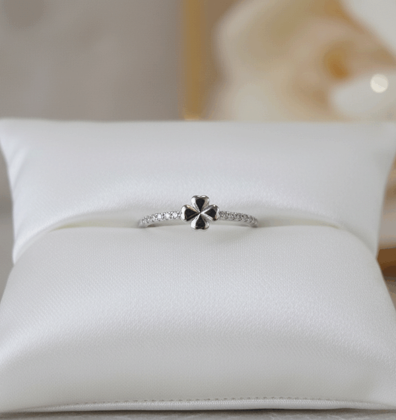 Silver Clover Ring