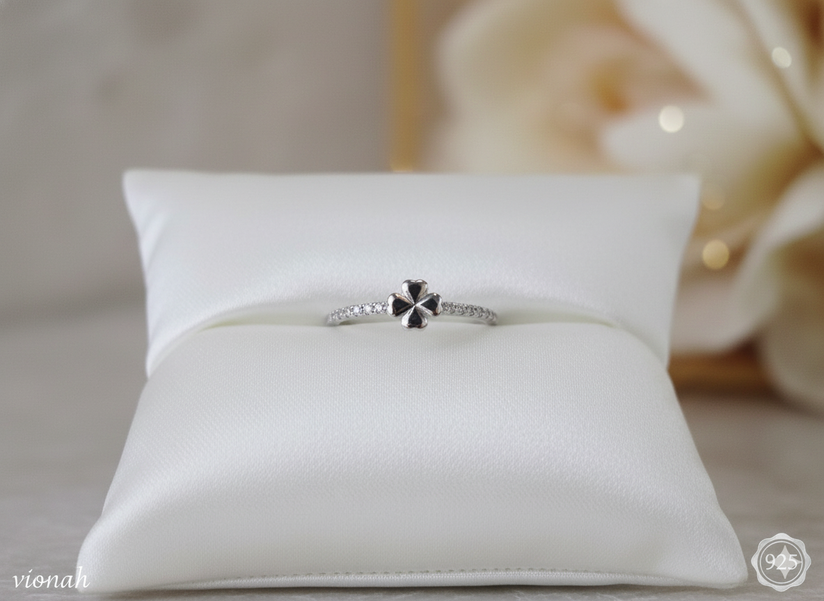 Silver Clover Ring