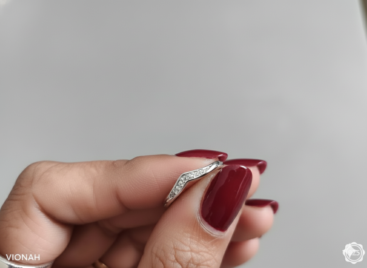 Elegant V-Curve Silver Ring - Image 4