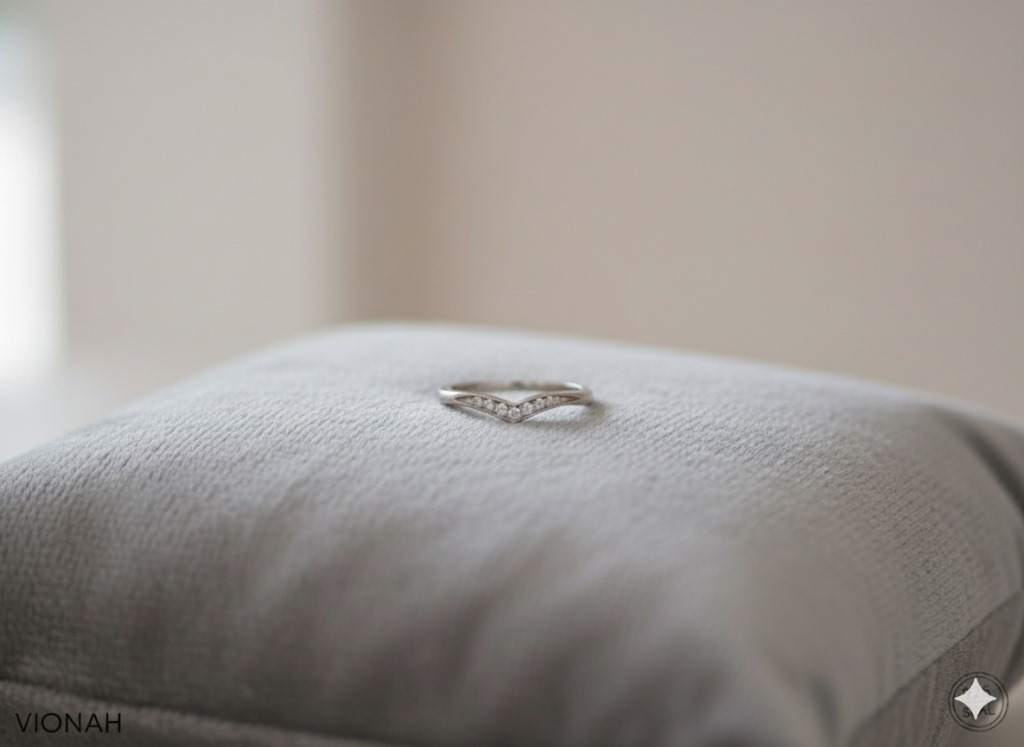 Elegant V-Curve Silver Ring - Image 3