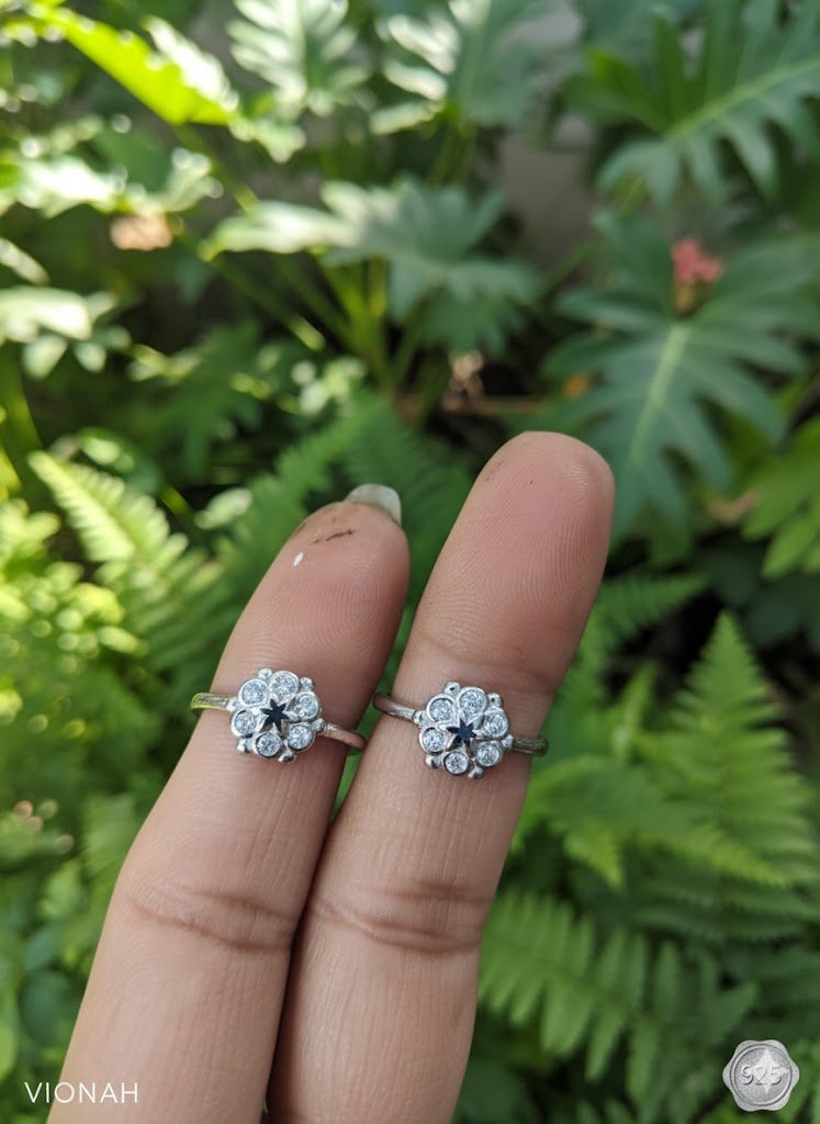 Floral Star Toe Rings - Image 3