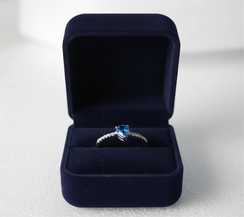 Luxury Premium Blue Sapphire Solitaire Ring - Image 3