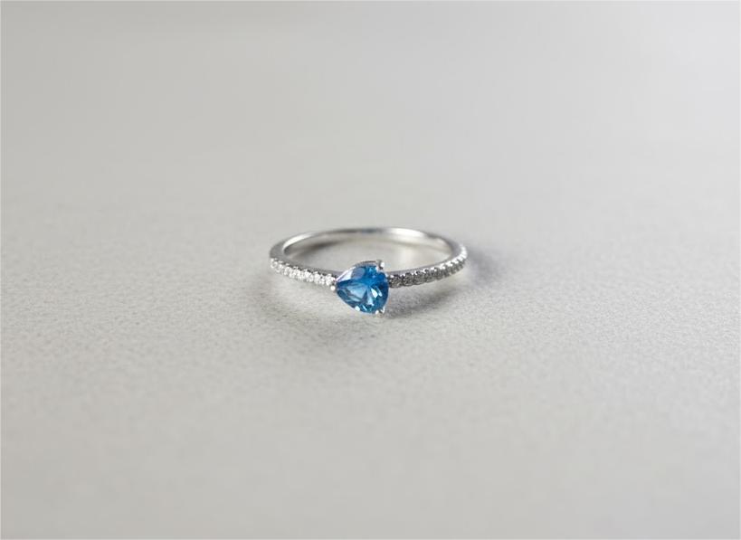 Luxury Premium Blue Sapphire Solitaire Ring - Image 4