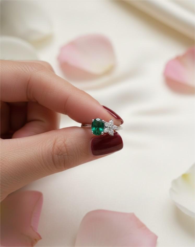 Emerald Bloom Silver Ring - Image 3